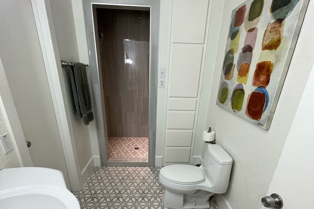 Photo of Bathroom in South River City