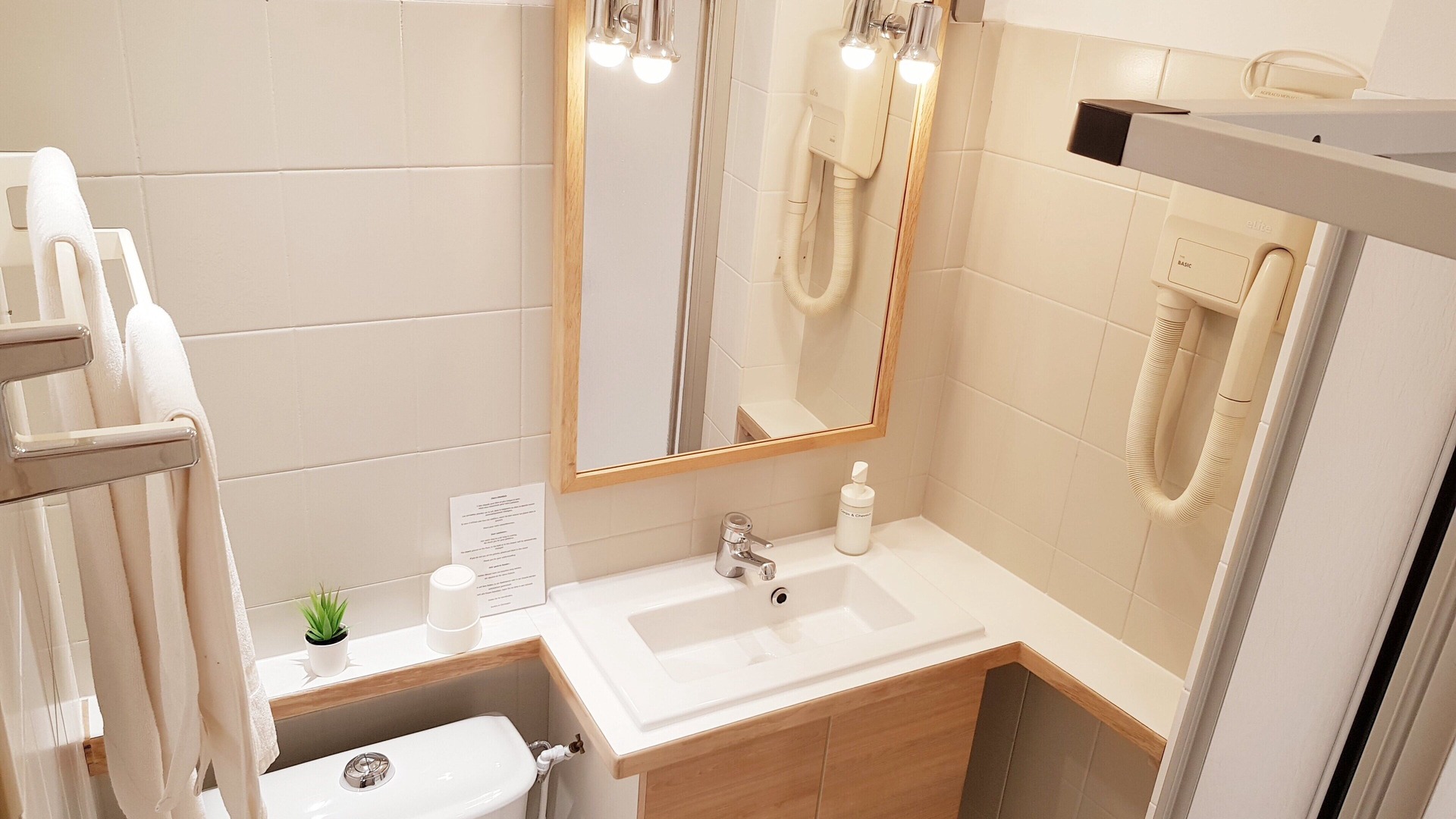 Photo of Bathroom in Ennezat