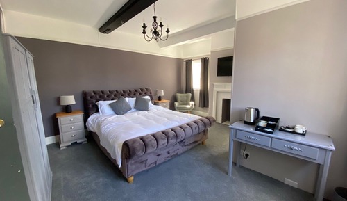 Double Room (Large)
