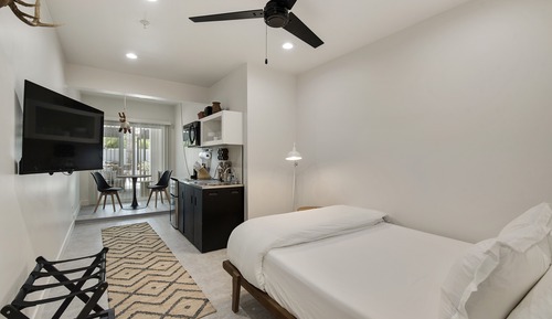 Deluxe Apartment