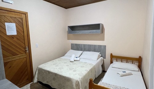 Quarto triplo com varanda