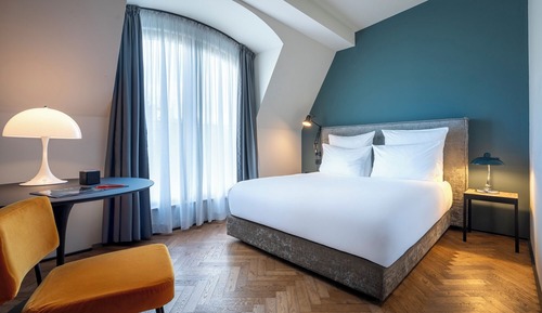 sly room