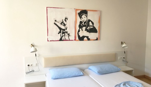 Standard Room, 2 Twin Beds, Non Smoking, Shared Bathroom