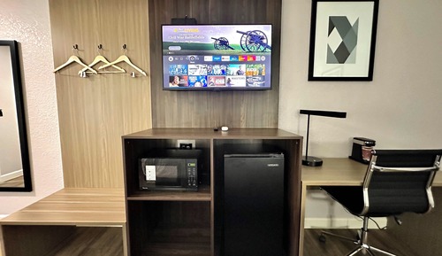 Standard Room, Corner