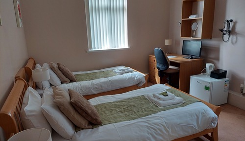 Room, 2 Twin Beds, Shared Bathroom