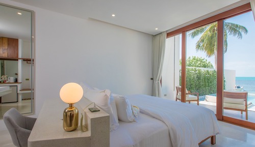 1 bedroom beachfront private pool