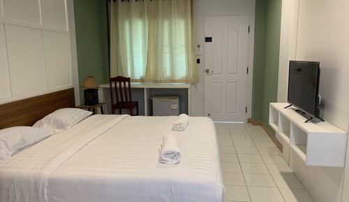 Standard Room, 1 Queen Bed
