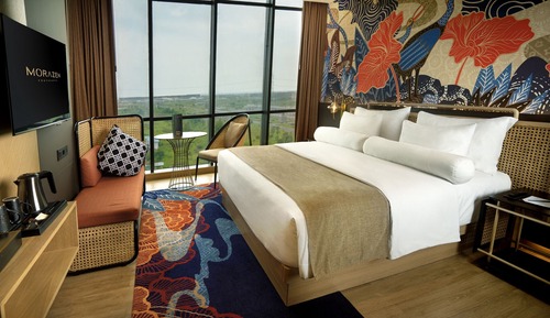 Deluxe King Airport View