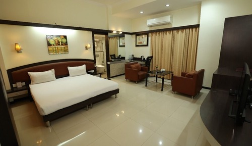Deluxe Room, 1 King Bed, Smoking, City View