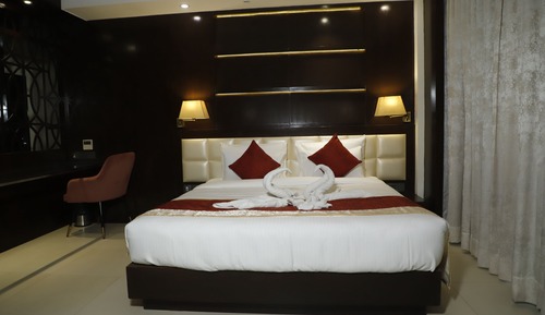 Deluxe Room, 1 King Bed, Non Smoking, City View