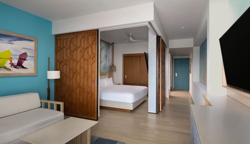 Junior Suite King with Sofa Bed