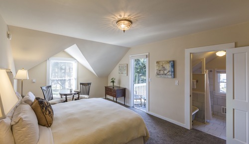 King Room with Soaking Tub