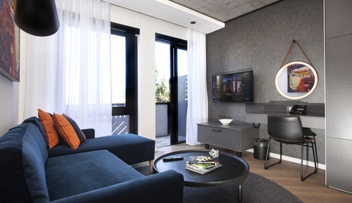Studio, Balcony (Studio)