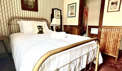 Signature Single Room, 1 Double Bed