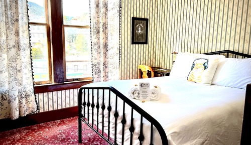 Signature Single Room, 1 Double Bed