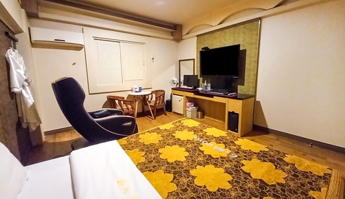 Room (Executive room (magic chair + couple )
