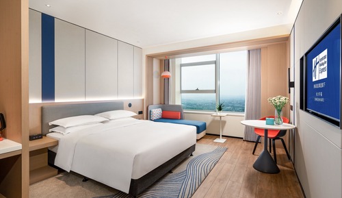 Standard Room, 1 King Bed, River View