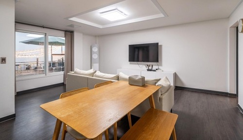 Room (Grand Room (Family Group))