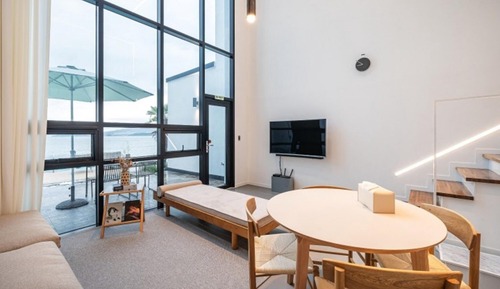 Room (Reve C-01 (Open))