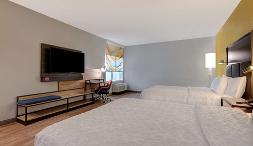 Room, 2 Queen Beds, Accessible, Bathtub (Mobility & Hearing)