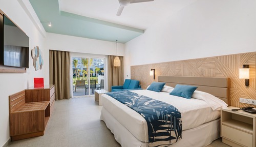 Double Room (Swim-Up | C)