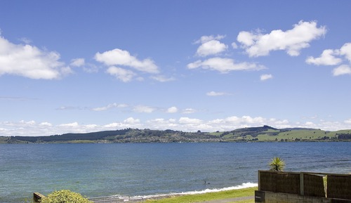 Comfort Studio, 1 King Bed, Partial Lake View