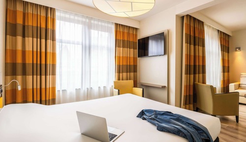 Suite, 1 Double Bed (Separate Living Area)