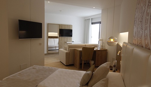 Premium Suite, Jetted Tub