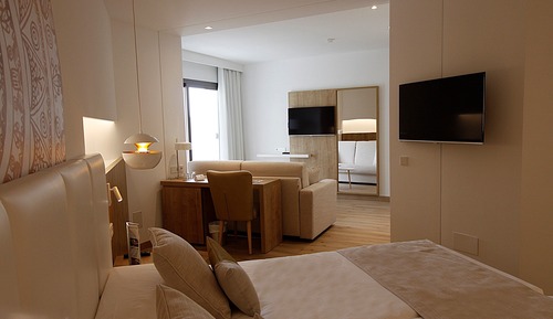 Premium Suite, Jetted Tub (1)