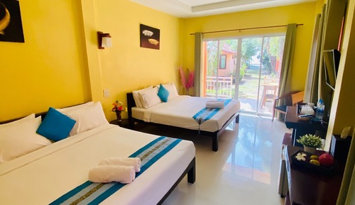 Shared Dormitory (Family Suite)