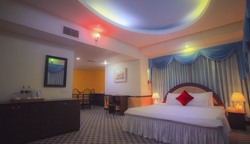 Royal Suite, 1 King Bed, Business Lounge Access, City View