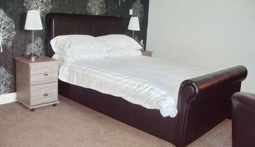 Double or Twin Room, Ensuite (with Valley Views)