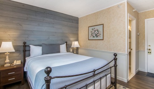 One Queen Room