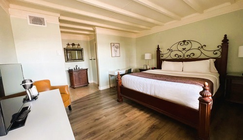 Signature Room, 1 King Bed, Non Smoking, Bay View