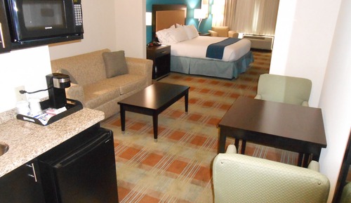 Suite, 1 King Bed, Accessible