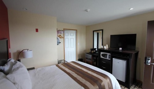 Queen with One Queen Bed