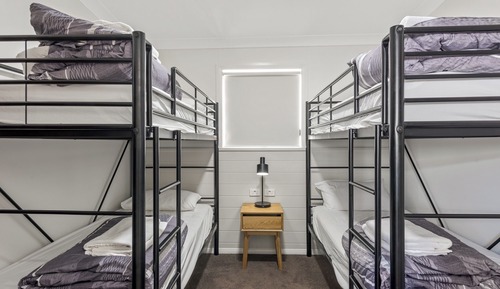Deluxe 2 Bedroom Cabin - Sleeps 6