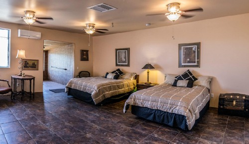 	Creosote Room - No Smoking in Rooms or on Grounds