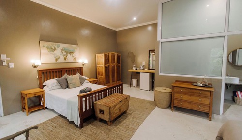 Family Room, Garden View
