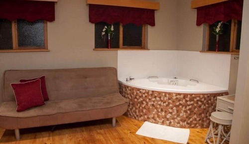 Honeymoon Cabin 