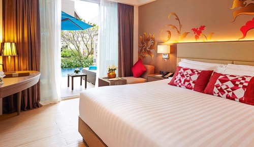 Deluxe Room, 1 King Bed, Pool Access