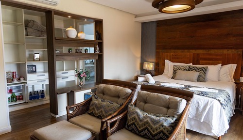 Deluxe Suite, 1 King Bed, Air conditioning, Partial Sea View