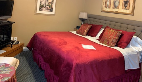 Traditional Room (The Vintage Room)