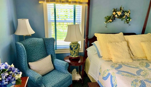 Classic Room, 1 Queen Bed (The Periwinkle)