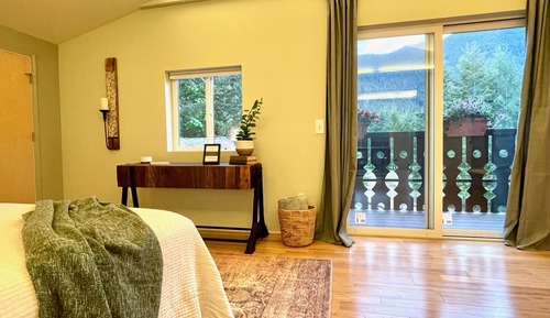 Deluxe Studio Suite, Multiple Beds, Balcony, Mountain View