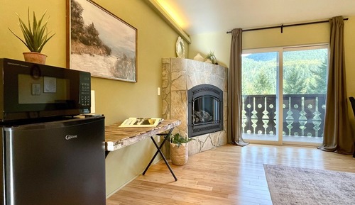 Deluxe Room, 1 Queen Bed, Mountain View