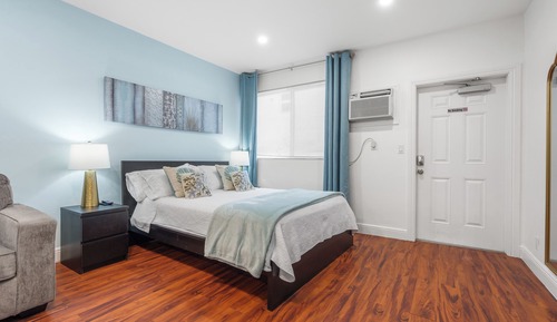 Standard Apartment, 1 Queen Bed with Sofa bed, Non Smoking (Suite Six)
