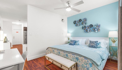Standard Apartment, 1 King Bed, Non Smoking (Suite Eight)