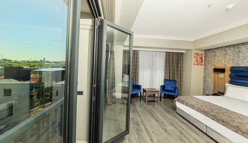 Panoramic Room