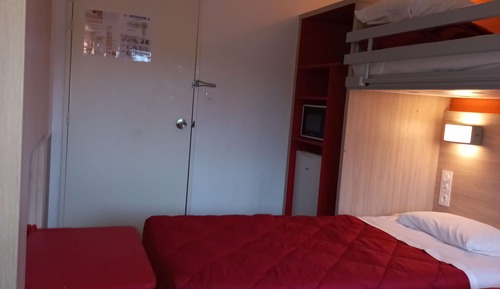 Standard Room, 3 Twin Beds, Shared Bathroom